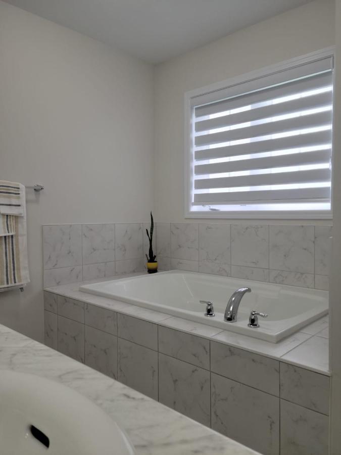 Niagara- Beautiful Cozy Sunfilled Big Complete House Minutes Drive From Falls Vila Thorold Exterior foto