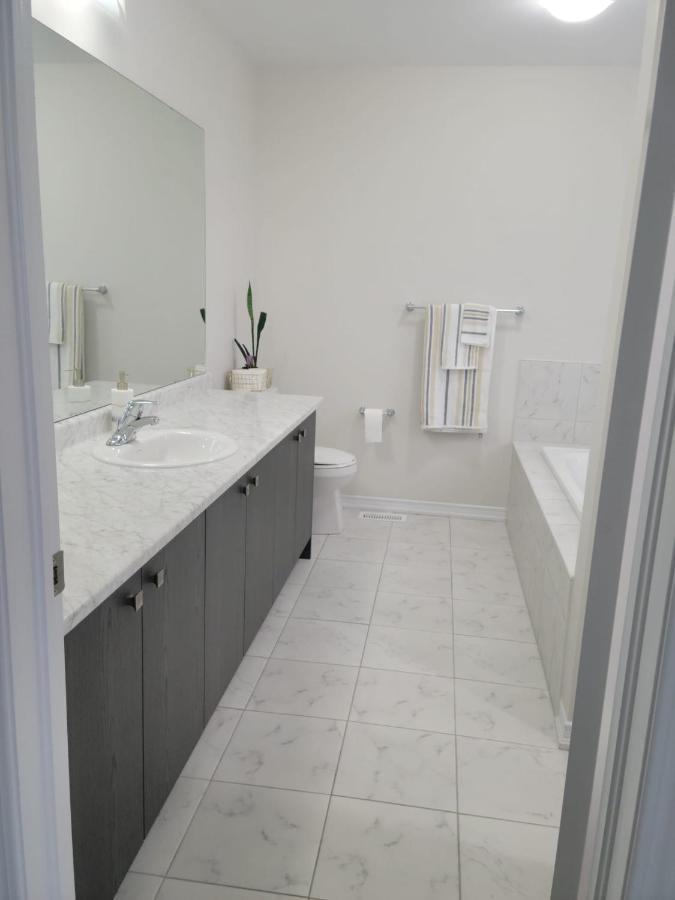 Niagara- Beautiful Cozy Sunfilled Big Complete House Minutes Drive From Falls Vila Thorold Exterior foto